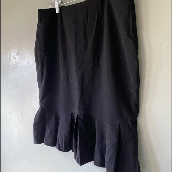 A. Byer Pencil skirt, with ruffle hem, black, Size 11 - Picture 3 of 14